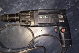 Location outil Perceuse Électrique Aeg près de Six-Fours-les-Plages