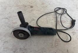 Location outil Meuleuse Électrique Bosch pro près de Mozac