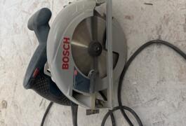 Location outil Scie circulaire Électrique Bosch pro près de Mozac