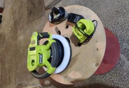 Location outil Polisseuse Ryobi près de Mesnard-la-Barotière