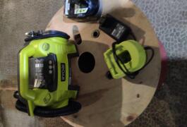 Location outil Compresseur gonfleur Ryobi près de Mesnard-la-Barotière