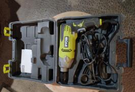 Location outil Perceuse percussion Ryobi près de Mesnard-la-Barotière