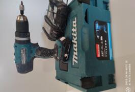 Location outil Perceuse Makita près de Trans-en-Provence