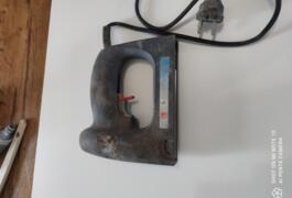 Location outil Agrafeuse Électrique près de Trans-en-Provence