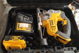 Location outil Scie sauteuse dewalt sans fil Dewalt près de Chanonat