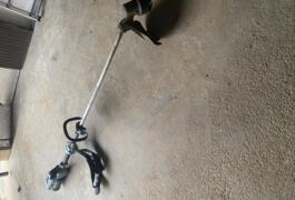 Location outil Débroussailleuse Sans-fil près de Saint-Léon-sur-l'Isle