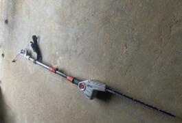 Location outil Taille haie sur perche Électrique près de Saint-Léon-sur-l'Isle