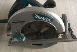 Location outil Scie circulaire Électrique Makita près de Fretigney-et-Velloreille