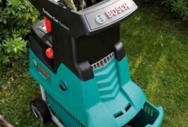 Location outil Broyeur de végetaux Électrique Bosch près de Fretigney-et-Velloreille