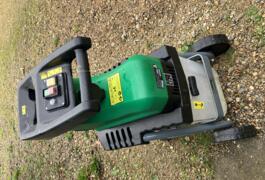 Location outil Broyeur de végetaux Électrique près de Clohars-Carnoët