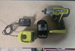 Location outil Visseuse Sans-fil Ryobi près de Paudy