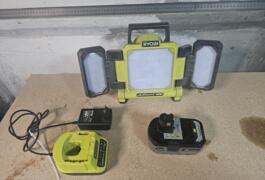 Location outil Éclairage Ryobi près de Paudy