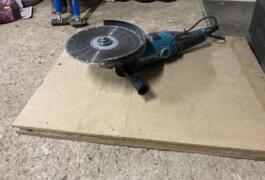 Location outil Meuleuse Électrique Makita près de Laboissière-en-Thelle