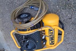 Location outil Compresseur amortisseur Électrique Dewalt près de Le Barroux