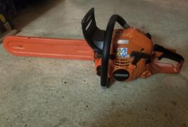 Location outil Tronçonneuse Thermique près de Saint-Julien-de-Peyrolas