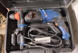 Location outil Perceuse à percussion près de Pont-Péan