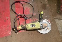 Location outil Meuleuse Électrique Ryobi près de Uchizy