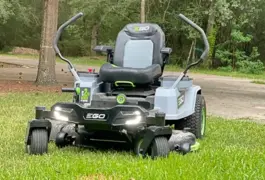 Location outil Tondeuse autoportée Électrique Iseki près de Le Mérévillois