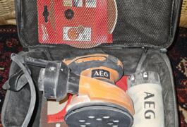 Location outil Ponceuse Électrique Aeg près de Torreilles