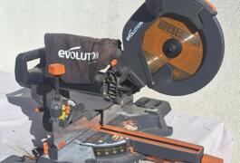 Location outil Scie à onglet Électrique près de Le Haillan