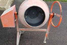 Location outil Bétonnière Électrique près de Boisseuil