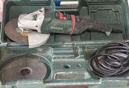 Location outil Meuleuse Électrique Makita près de Cholet