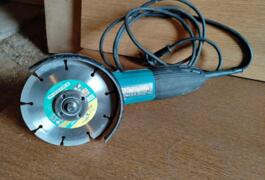 Location outil Meuleuse Électrique Makita près de Le Boupère