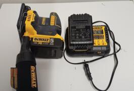 Location outil Ponceuse Batterie Dewalt près de Thil