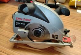 Location outil Scie circulaire Électrique près de Le Boupère