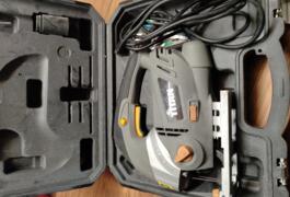 Location outil Scie sauteuse Filaire près de Le Boupère