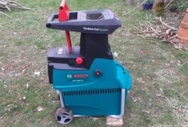 Location outil Broyeur de végetaux Électrique Bosch près de Noisy-le-Roi