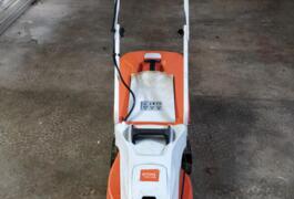 Location outil Tondeuse Électrique Stihl près de Saint-Julien-du-Sault