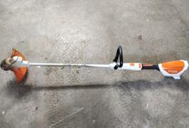 Location outil Coupe bordure Électrique Stihl près de Saint-Julien-du-Sault