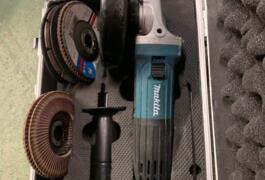 Location outil Meuleuse Électrique Makita près de Montaud