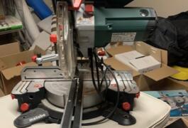 Location outil Scie à onglet Électrique Metabo près de Montaud