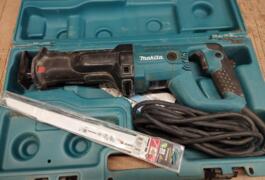 Location outil Scie sabre Électrique Makita près de Rabastens