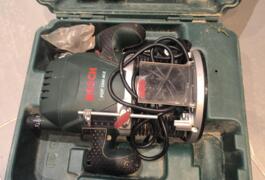 Location outil Défonceuse à bois Électrique Bosch près de Feugères