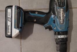 Location outil Perceuse Sans-fil Makita près de Labarthe-sur-Lèze