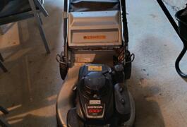 Location outil Tondeuse Thermique Iseki près de Bonchamp-lès-Laval