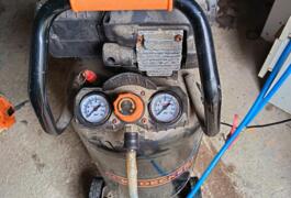 Location outil Compressseur Black et decker près de Bonchamp-lès-Laval