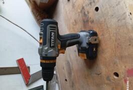 Location outil Visseuse Sans-fil près de Caulnes