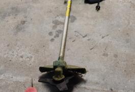 Location outil Débroussailleuse Électrique Bosch près de Orcines