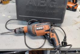 Location outil Perceuse Électrique Aeg près de Orcines