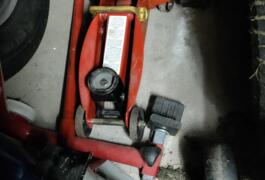 Location outil Cric Hydraulique près de Orcines