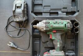 Location outil Visseuse Électrique Parkside près de Laval-sur-Vologne