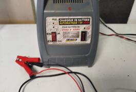 Location outil Chargeur de batterie Électrique près de Piseux