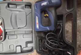 Location outil Agrafeuse Électrique Black et decker près de Bourg