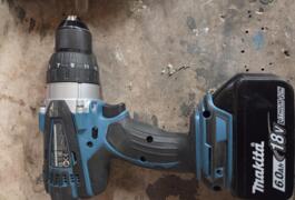 Location outil Perceuse Sans-fil Makita près de Bourg