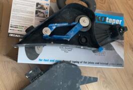 Location outil Machine à bande Delko Hybrid près de Épiais-Rhus