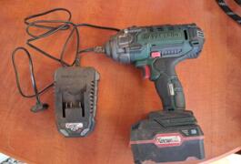 Location outil Visseuse Sans-fil Parkside près de Sens-de-Bretagne